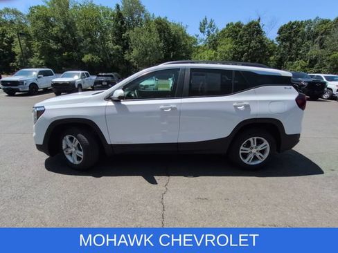 Used 2023 GMC Terrain SLE w/ Driver Convenience Package AWD/4WD image 2