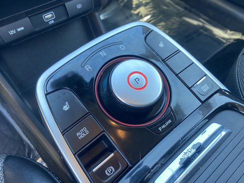 Used 2020 Kia Niro EX image 25