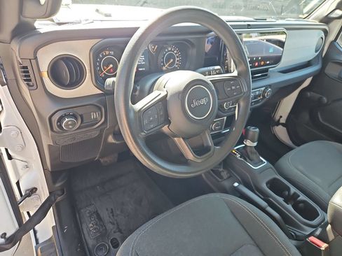 Used 2024 Jeep Gladiator Sport AWD/4WD image 13