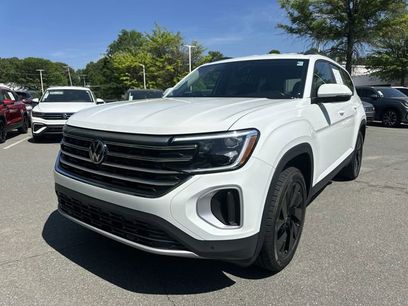 Used 2025 Volkswagen Atlas SE w/ Black Wheel Package