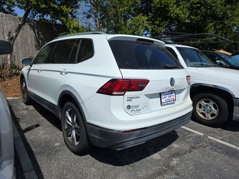 Used 2020 Volkswagen Tiguan SEL image 2
