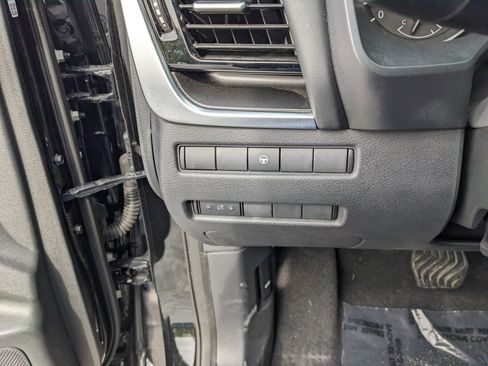 Used 2022 Nissan Rogue SV image 35