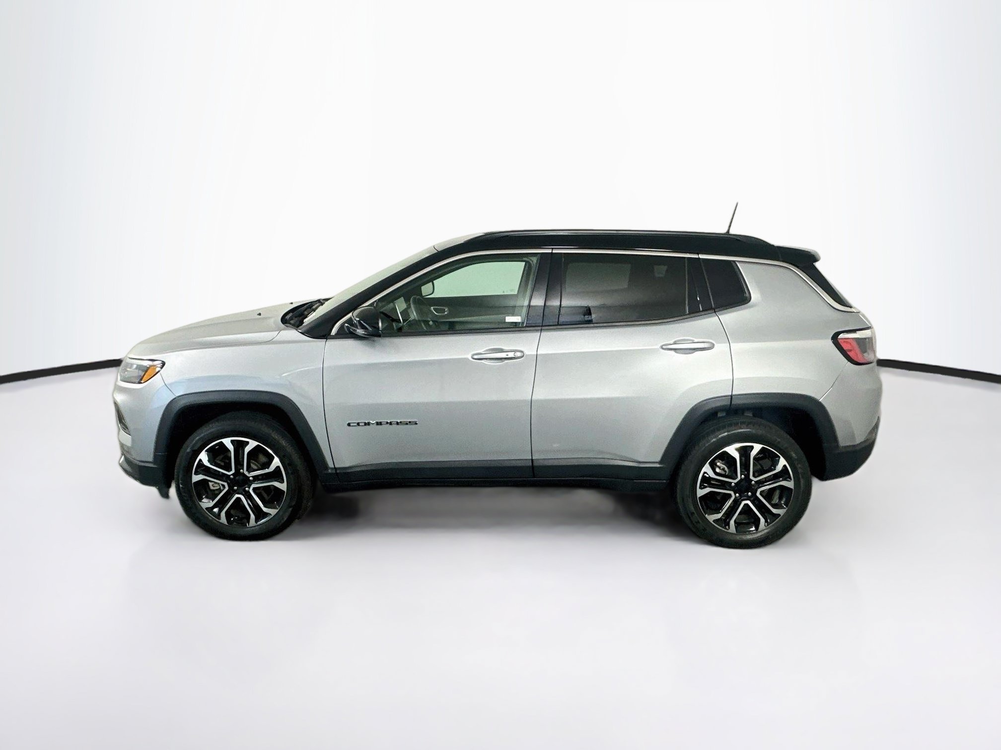 Used 2023 Jeep Compass Limited AWD/4WD image 4