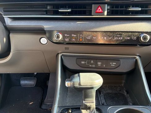 Certified 2025 Kia Carnival EX FWD image 15