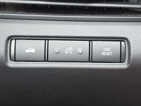 Used 2024 Nissan Altima 2.5 SV FWD image 15
