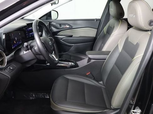 Used 2025 Chevrolet Trax ACTIV w/ Driver Confidence Package FWD image 20