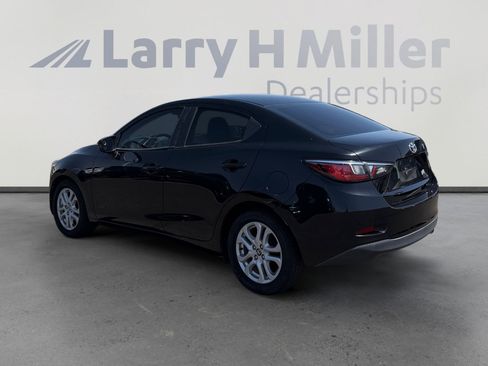 Used 2018 Toyota Yaris iA FWD image 3