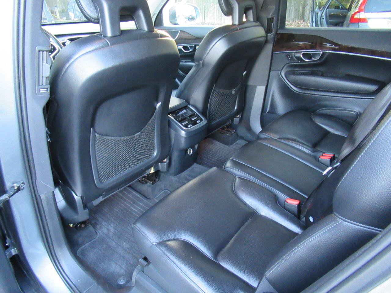 Used 2017 Volvo XC90 T6 Momentum w/ Vision Package AWD/4WD image 12