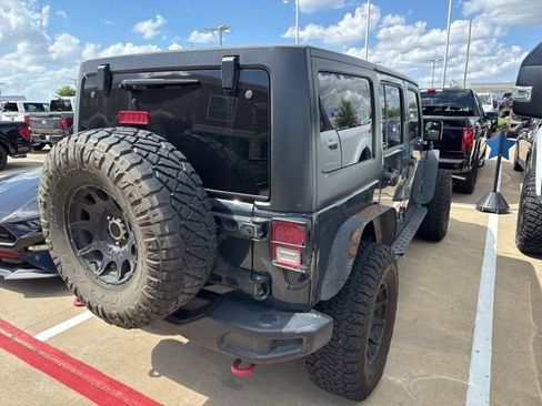 Used 2017 Jeep Wrangler Unlimited Rubicon image 3