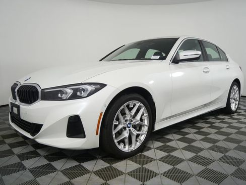 Used 2025 BMW 330i Sedan w/ Premium Package image 7