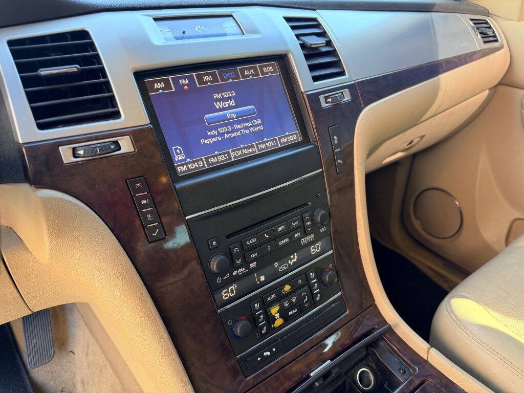Used 2014 Cadillac Escalade Luxury RWD image 14
