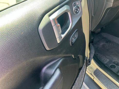 Used 2025 Jeep Wrangler Sport AWD/4WD image 13