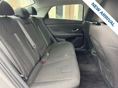 Used 2021 Hyundai Elantra SEL w/ Convenience + Premium Package FWD image 11