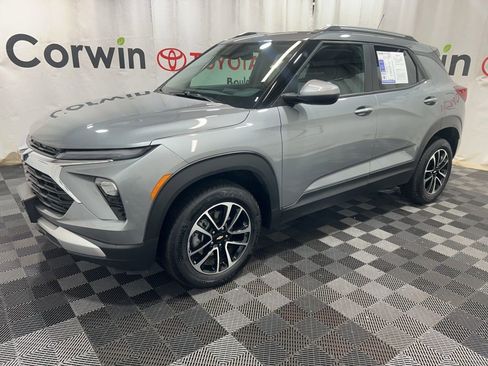 Used 2025 Chevrolet TrailBlazer LT w/ Driver Confidence Package image 4