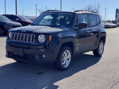 Used 2017 Jeep Renegade Latitude image 3
