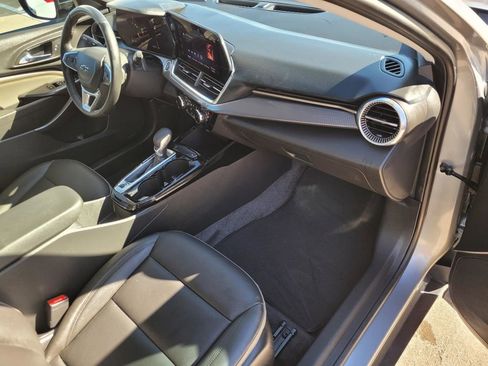 Used 2025 Chevrolet Trax ACTIV image 9