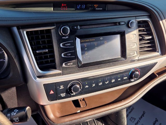 Used 2019 Toyota Highlander LE FWD image 20