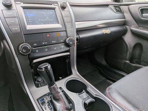 Used 2016 Toyota Camry SE w/ Moonroof Package image 10