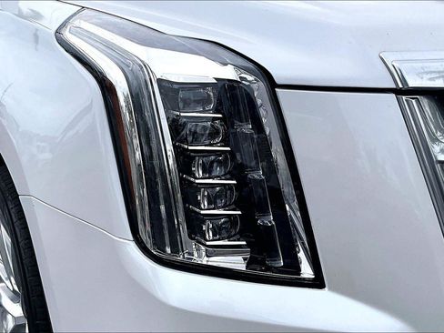 Used 2020 Cadillac Escalade Luxury RWD image 33