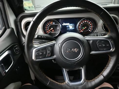 Used 2023 Jeep Gladiator Overland AWD/4WD image 8