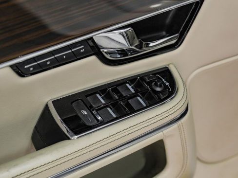 Used 2012 Jaguar XJ L image 43