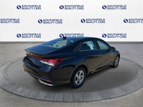 Used 2022 Hyundai Elantra SE FWD image 7