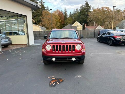 Used 2017 Jeep Patriot High Altitude image 2