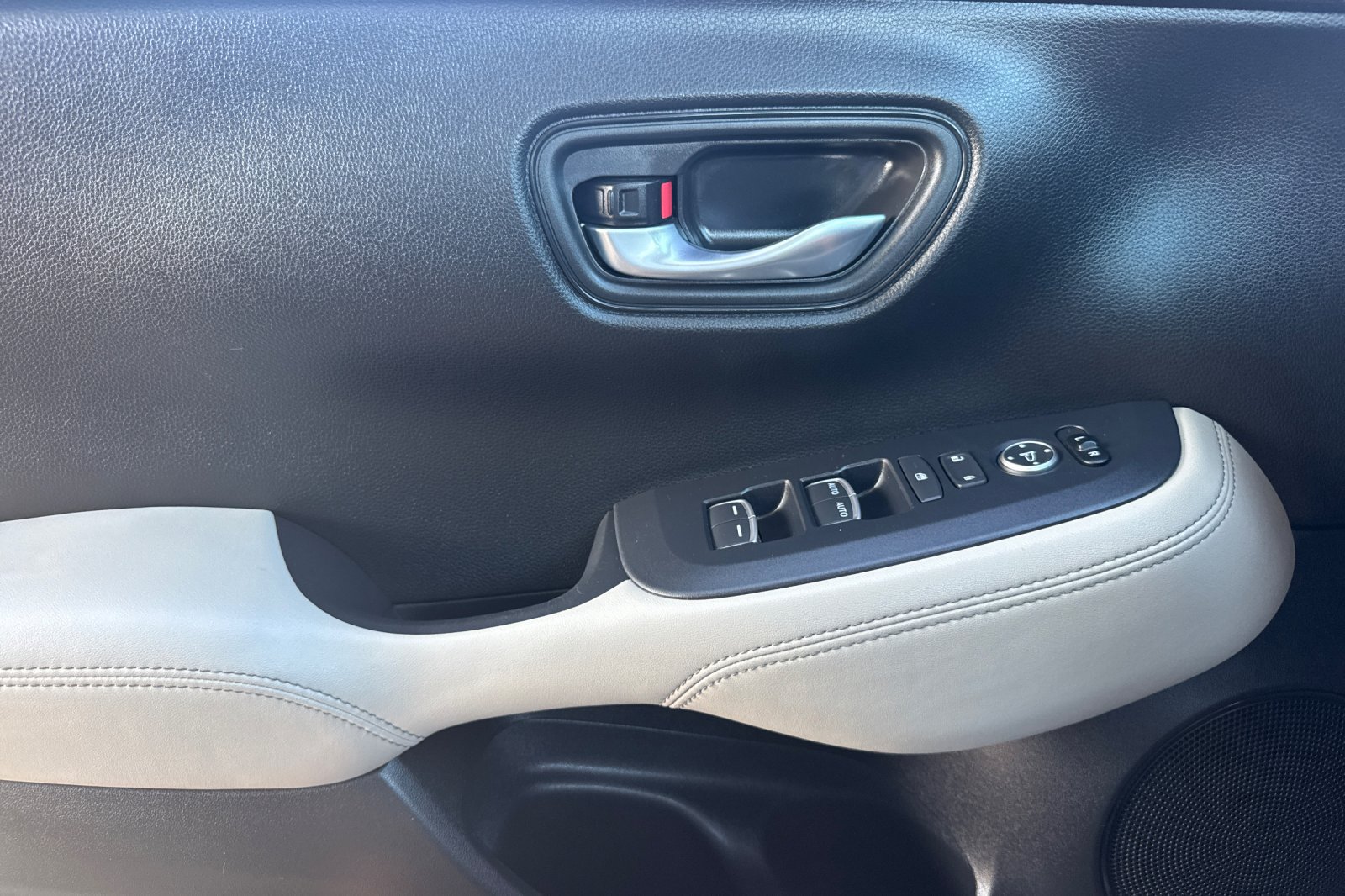 Certified 2025 Honda HR-V EX-L image 11