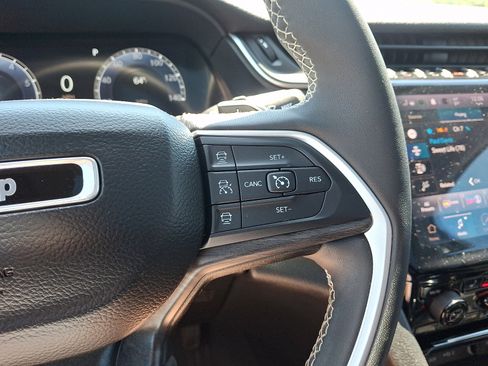 Used 2023 Jeep Grand Cherokee L Limited AWD/4WD image 23