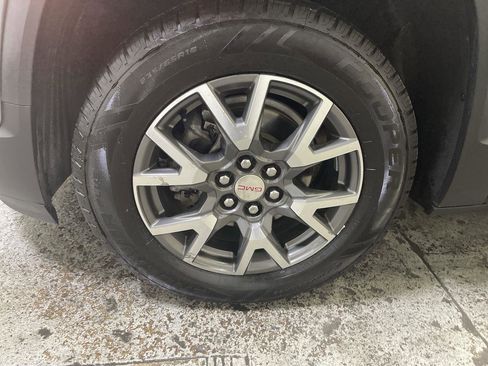 Used 2021 GMC Acadia SLE w/ Driver Convenience Package image 10