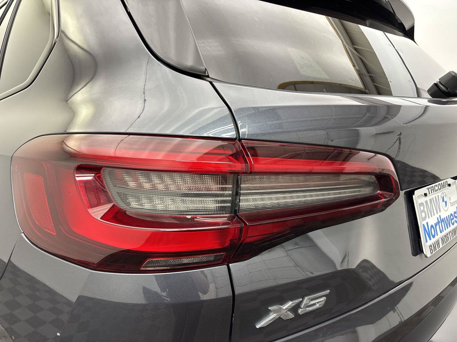 Used 2021 BMW X5 xDrive40i w/ M Sport Package AWD/4WD image 19