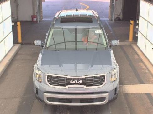 Used 2024 Kia Telluride S w/ S Sunroof Package image 4