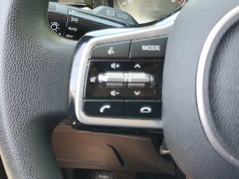 Used 2022 Kia Sorento LX image 21