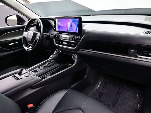 Used 2024 Toyota Grand Highlander AWD image 14