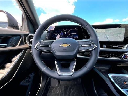 New 2027 Chevrolet Equinox LT w/ Convenience Package II AWD/4WD image 16