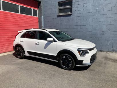 Used 2024 Kia Niro Wind w/ Wind Preserve Package