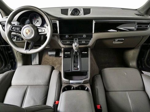 Certified 2022 Porsche Macan AWD/4WD image 18