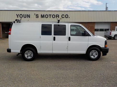 Used 2017 Chevrolet Express 2500 image 6