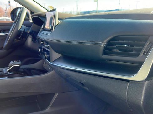 Used 2023 Nissan Rogue SV image 31