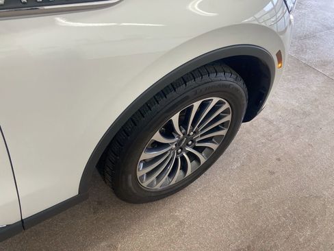 Used 2023 Lincoln Aviator AWD w/ Premium Package image 27