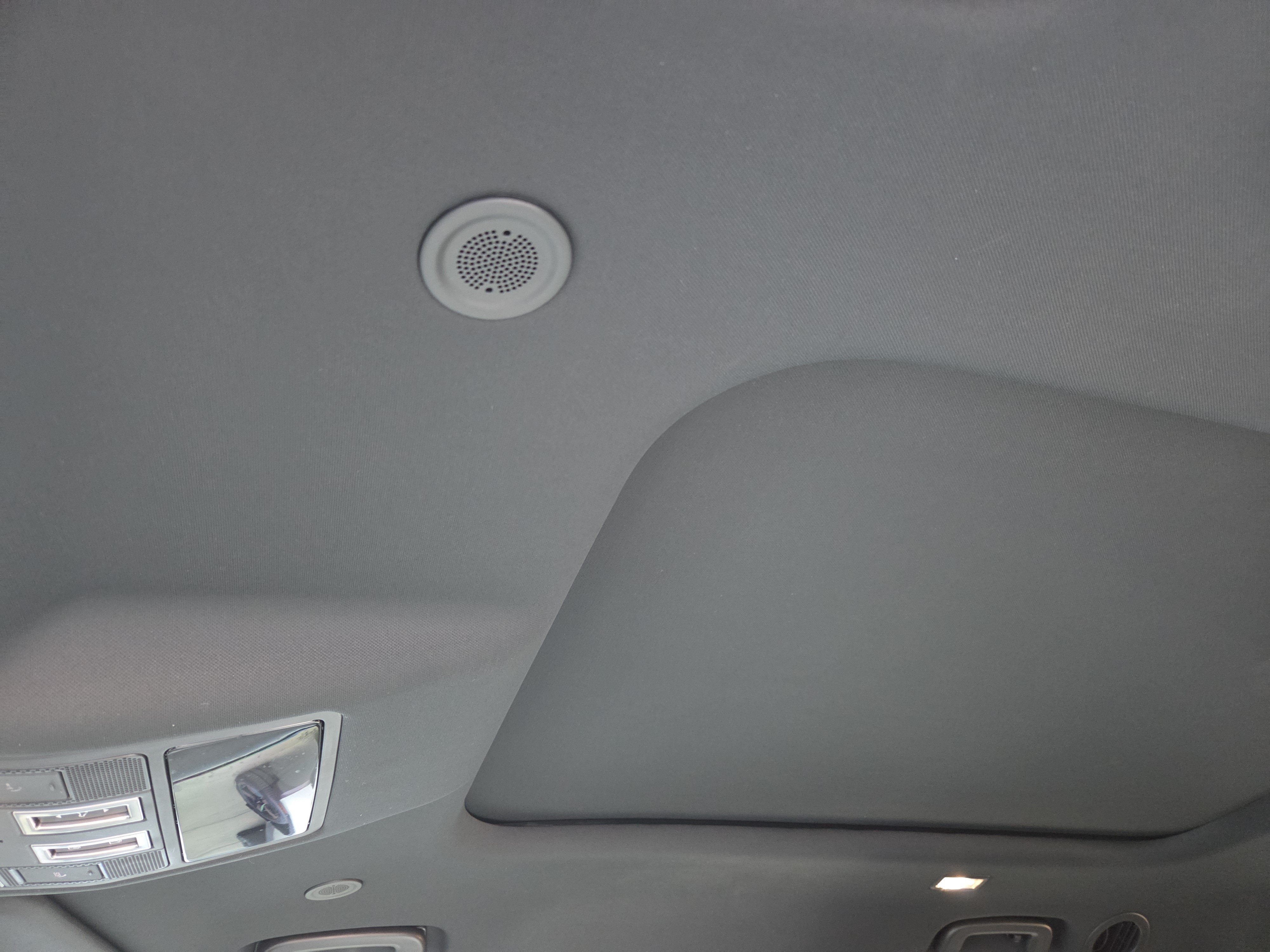 Certified 2023 Land Rover Defender 130 X-Dynamic SE AWD/4WD image 25