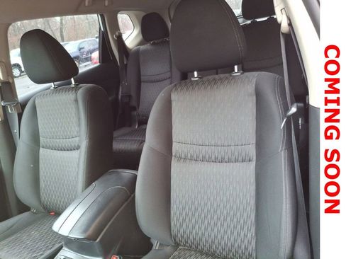 Used 2020 Nissan Rogue SV w/ Premium Package image 12