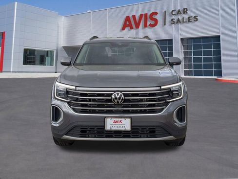 Used 2025 Volkswagen Atlas SE image 2