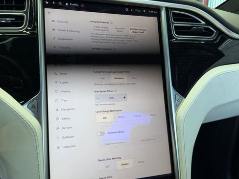 Used 2017 Tesla Model X 75D image 25