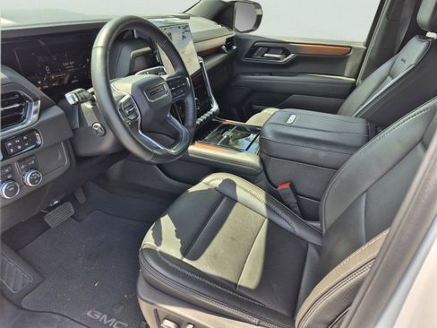 Used 2025 GMC Yukon XL Denali AWD/4WD image 21