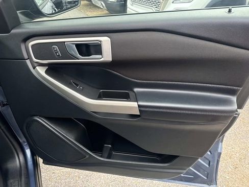 Used 2020 Ford Explorer XLT image 17