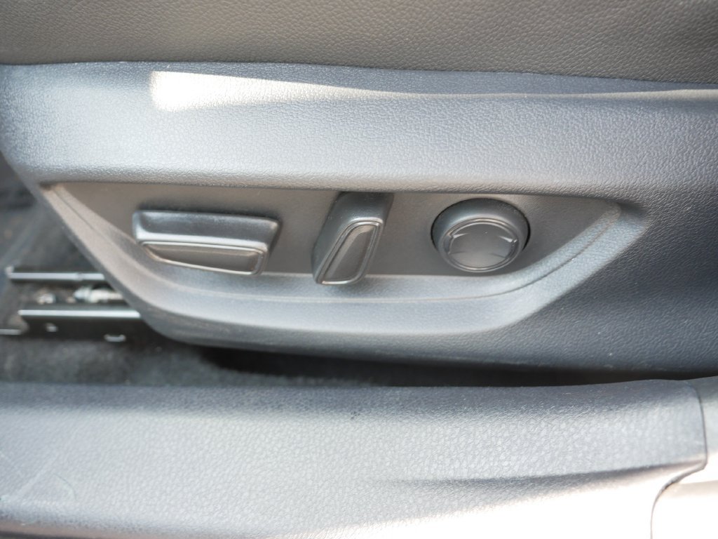 Used 2025 Toyota Camry SE FWD image 15