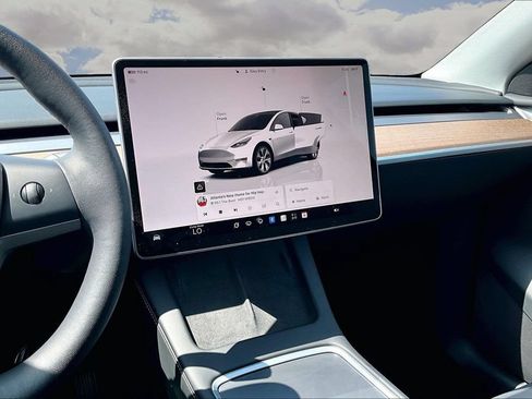 Used 2023 Tesla Model Y Long Range AWD/4WD image 9