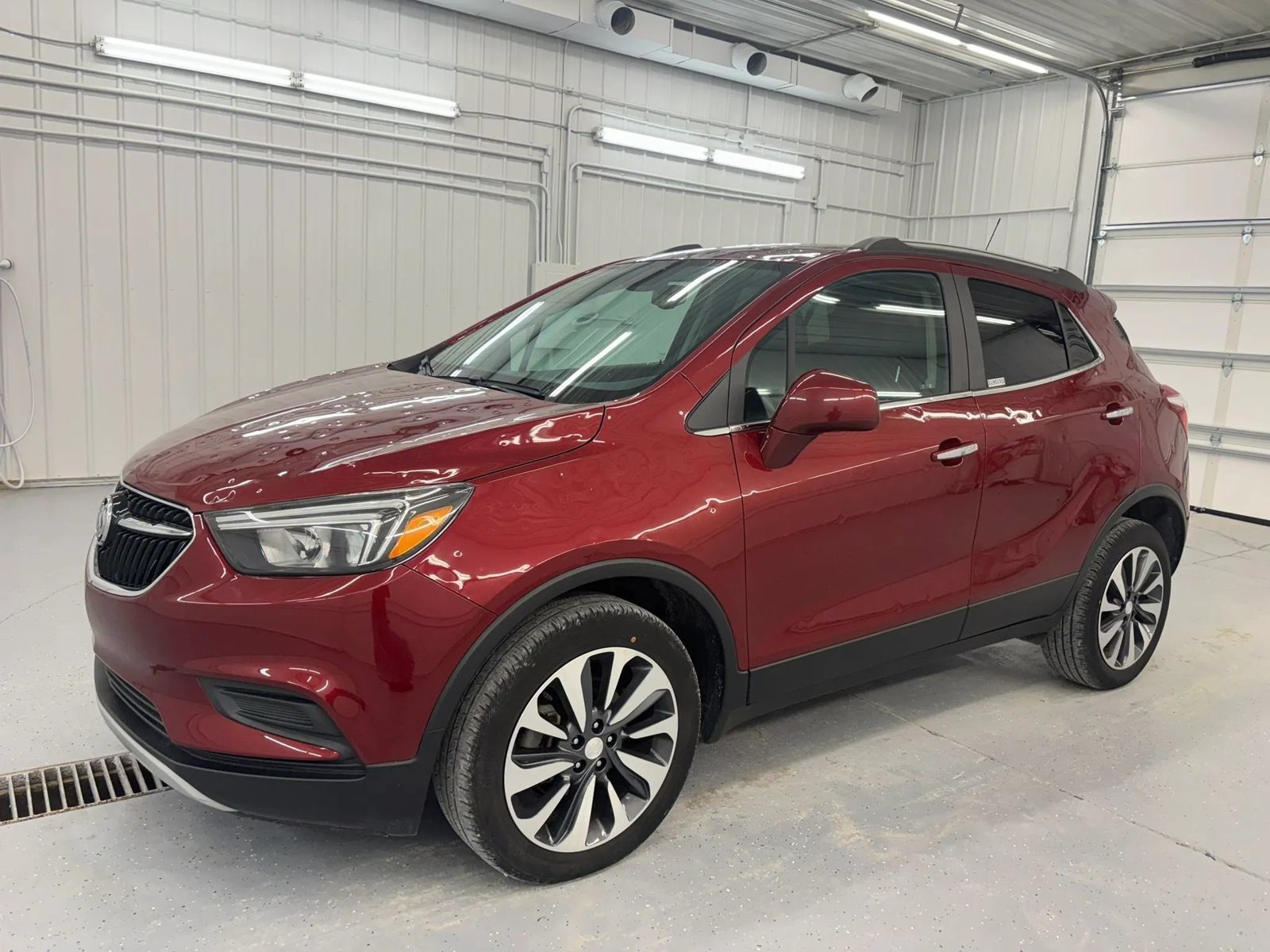 Used 2022 Buick Encore Preferred AWD/4WD image 2