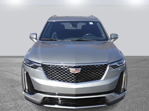 Used 2023 Cadillac XT6 Premium Luxury image 2